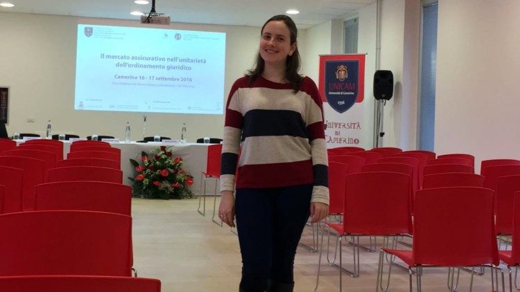 Caroline fazia intercâmbio internacional em Camerino