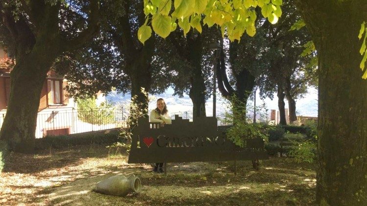 No registro das fotos, a cidade antes dos terremotos