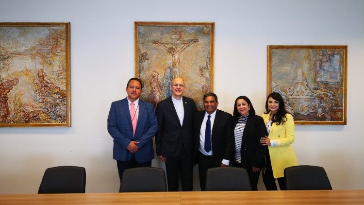 Misioneros de la Misericordia de Honduras con  Padre Martín Esguerra del Dicasterio 