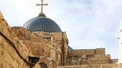 basilica-of-the-holy-sepulchre-2070814_1920.jpg