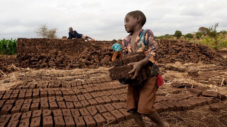 Papież apeluje o ochronę nieletnich
