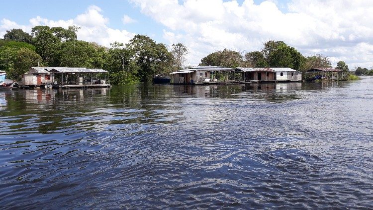 Comunidade ribeirinha em Anori (AM)