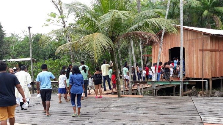 Bênção de capela na Amazônia