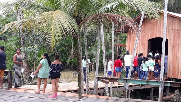 Benedizione di una cappella in Amazzonia