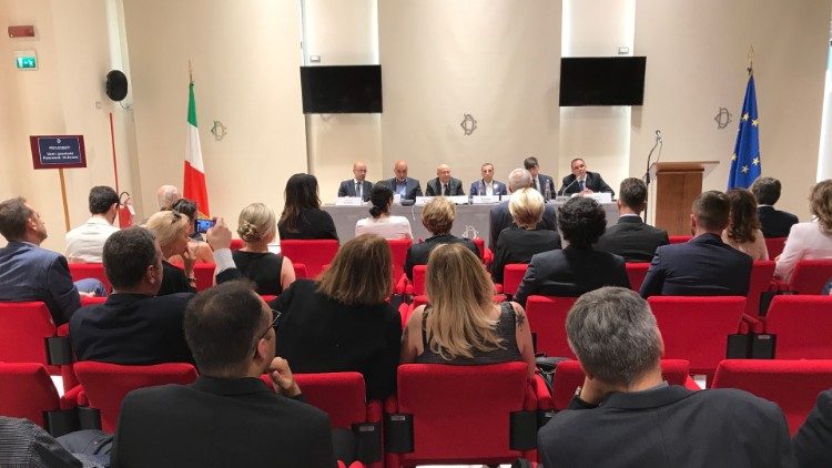 Libro Papa Ratzinger 1.JPG