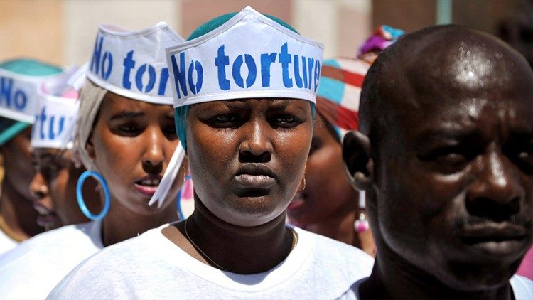 Marche contre la torture devant une prison de Mogadiscio en Somalie.  