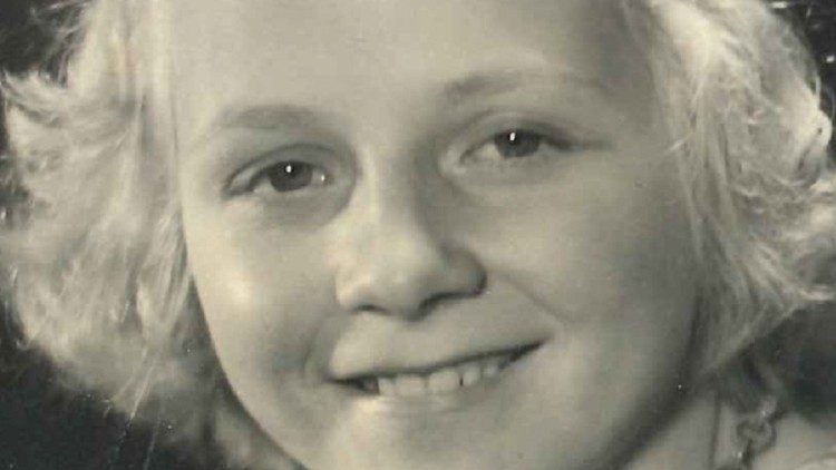 Bà Elise Lindqvist thời niên thiếu