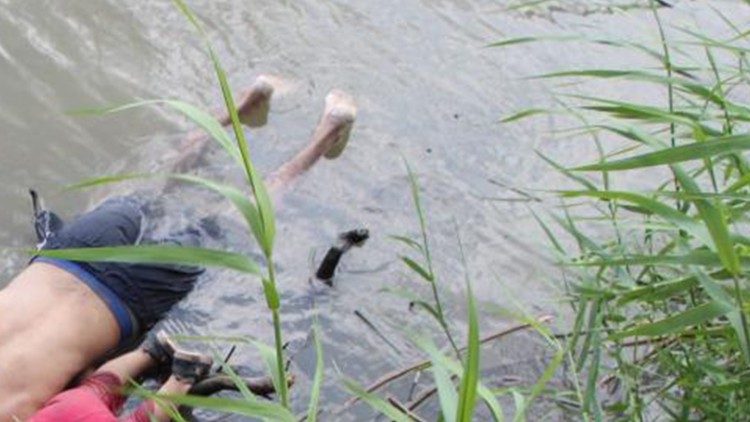 Smutek Papieża, który zobaczył zdjęcia utopionych migrantów