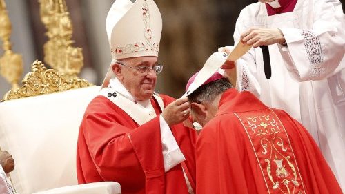 Il sacro pallio: simbolo di comunione con il Papa