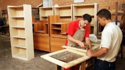 Venezuela scuola impresa mobili falegnami ragazziAEM.jpg