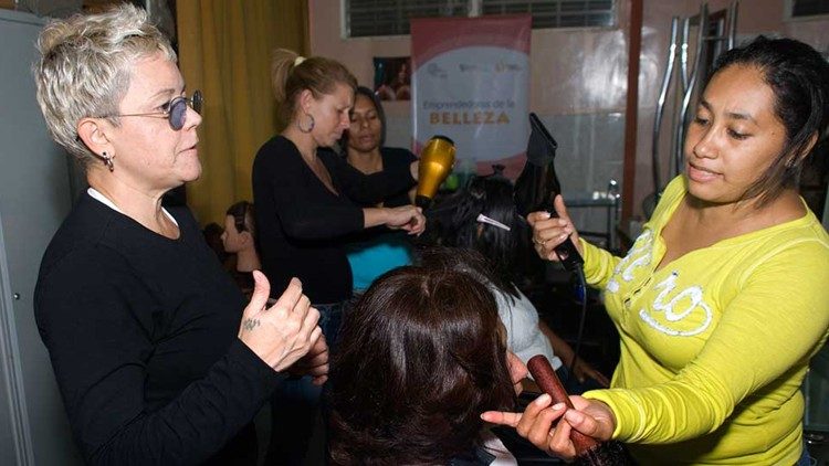 La scuola per parrucchiere, lezione sul campo