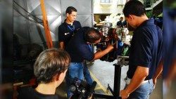 Venezuela, scuola per meccanici al lavoroAEM.jpg