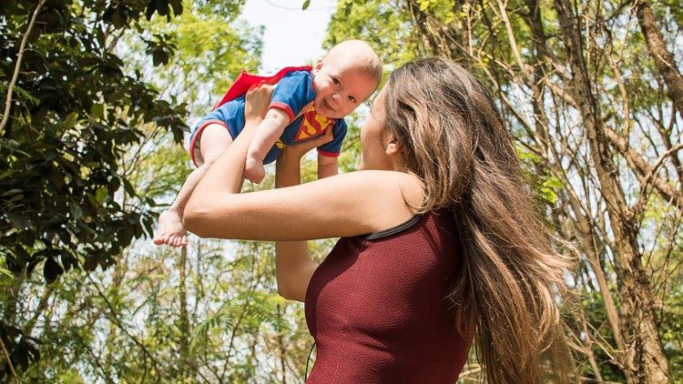 O Papa faz uma série de recomendações práticas de como cultivar o amor em família