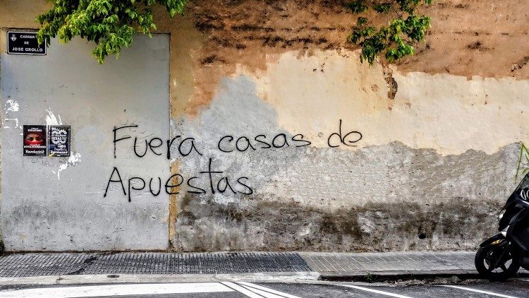 "El juego por dinero no salva ni dignifica a la persona, sino que la daña seriamente a ésta y a su familia”. 