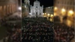 1563627322523-rosario con fiaccolataAEMok.jpg