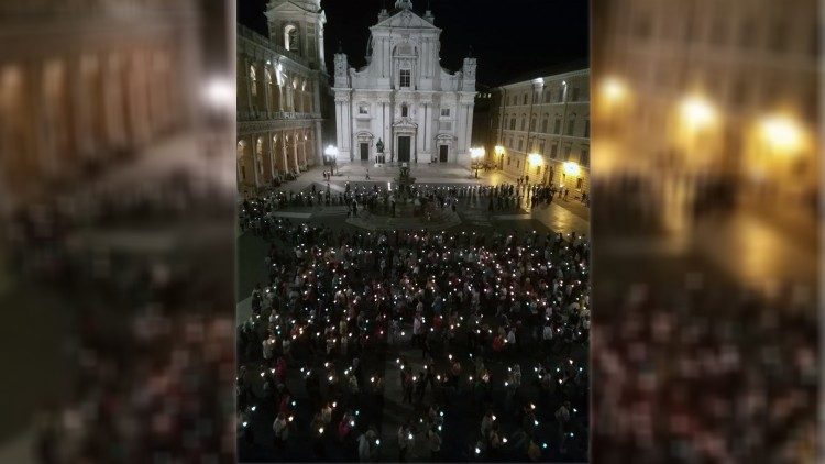 1563627322523-rosario con fiaccolataAEMok.jpg