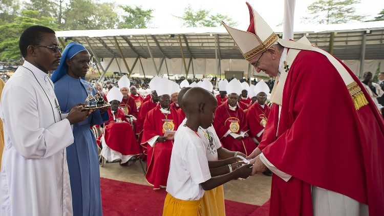 La Santa misa por los Mártires de Uganda en Namugongo, celebrada por el Papa Francisco 