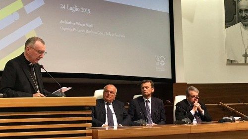 Kardinal Parolin v bolnišnici Bambino Ges&ugrave;: Vedno spoštovati življenje