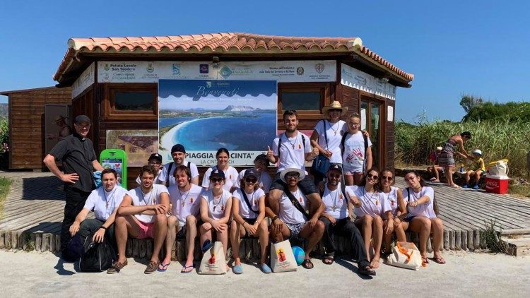 Il gruppo di missionari nelle spiagge della Sardegna.jpeg