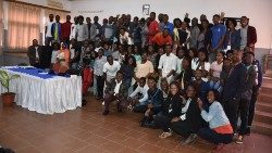 jovens angolanos.jpg