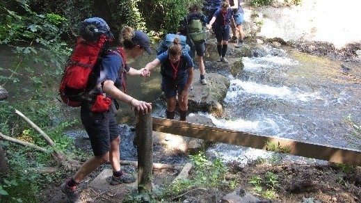 Euromoot scout d'Europa Fse guado mano.jpg