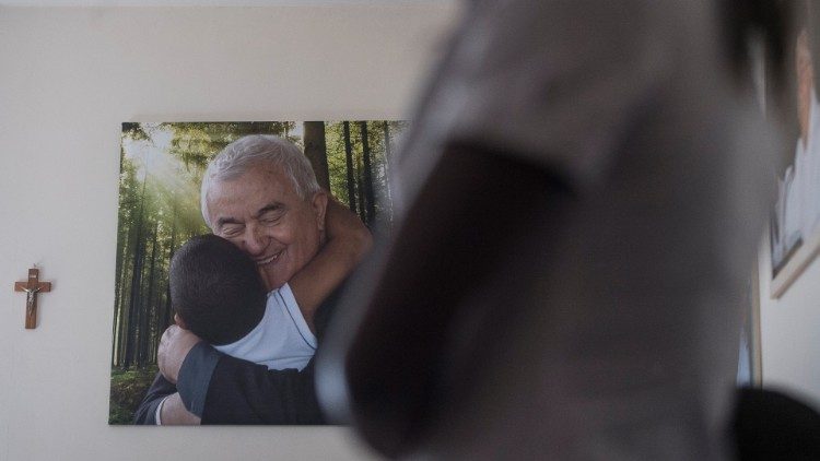 Una foto di don Oreste Benzi, fondatore della Comunità Papa Giovanni XXIII