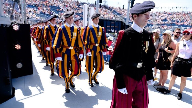 2019.08.06 Guardia svizzera alla Fete des Vignerons bandiera  04.jpg