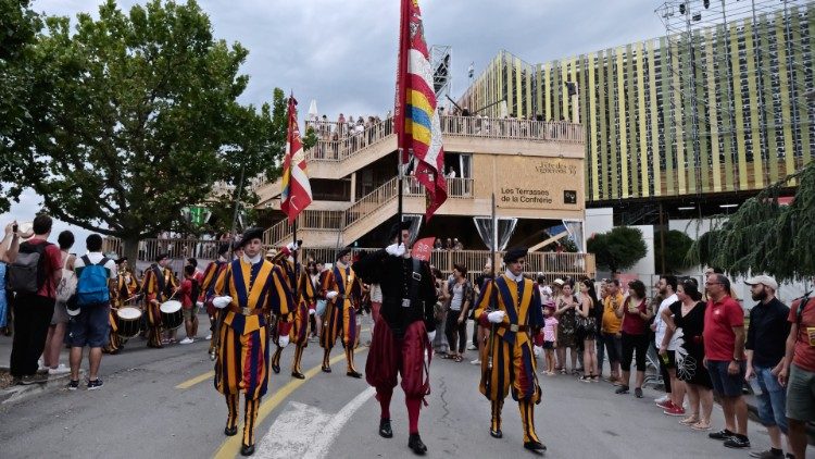 2019.08.06 Guardia svizzera alla Fete des Vignerons bandiera  05.jpg