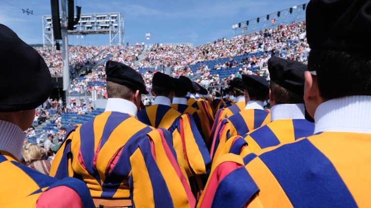 2019.08.06 Guardia svizzera alla Fete des Vignerons bandiera  06.jpg