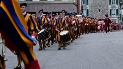 2019.08.06 Guardia svizzera alla Fete des Vignerons bandiera  09.jpg