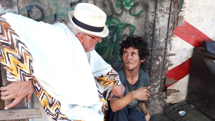  Ռիոյի թաղամասերի փողոցներում, որպէսզի ապօրինի առեւտրի եւ բռնութեան զոհ դարձած երիտասարդները զգան Աստուծոյ ներկայութիւնը 