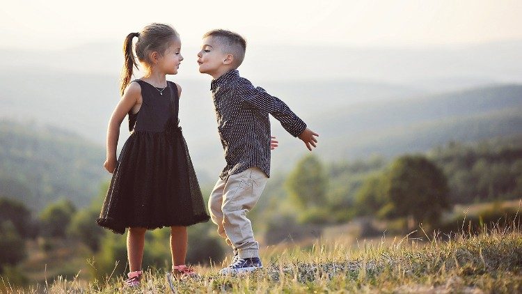 Abp Bernardito Auza: niepokoi mnie edukacja seksualna