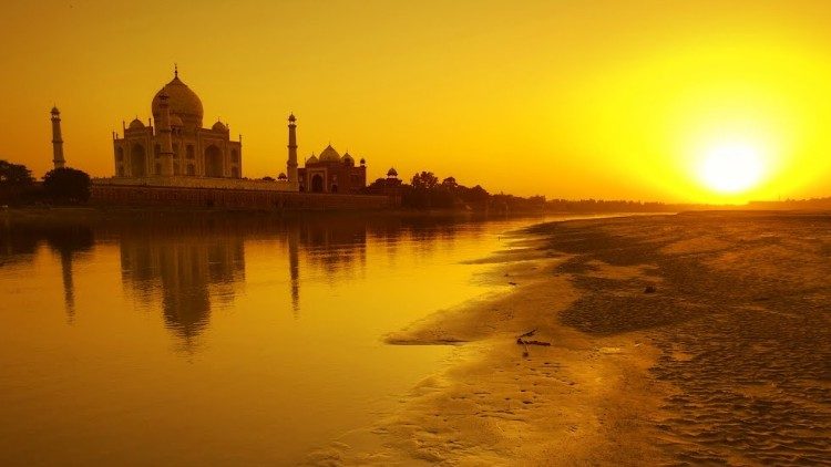 Tafakari ya Neno la Mungu Jumapili V ya Kipindi cha Pasaka: Mkazo wa pekee: Sala! Neno la Mungu, Sakramenti za Kanisa na Injili ya Upendo: Yesu ni njia, ukweli na uzima, ufunuo wa upendo wa Mungu.