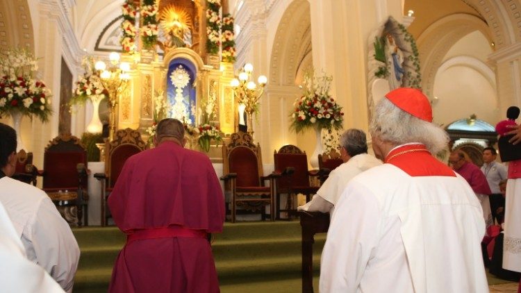 Nuevo obispo toma posesión de la diócesis de León, Nicaragua