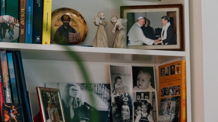 A foto de Viktoria com o Papa Francisco