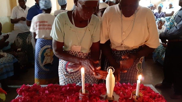 As orações das mulheres da Legião de Maria na paróquia de Marara