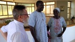 p maccalli con catechista Jean Baptiste a Roma 15-07-2019 (3).jpg