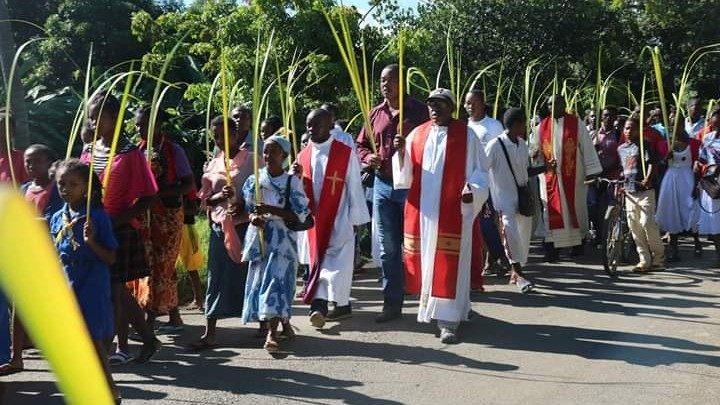 Kard. Filoni: wszyscy jesteśmy wezwani do ewangelizowania