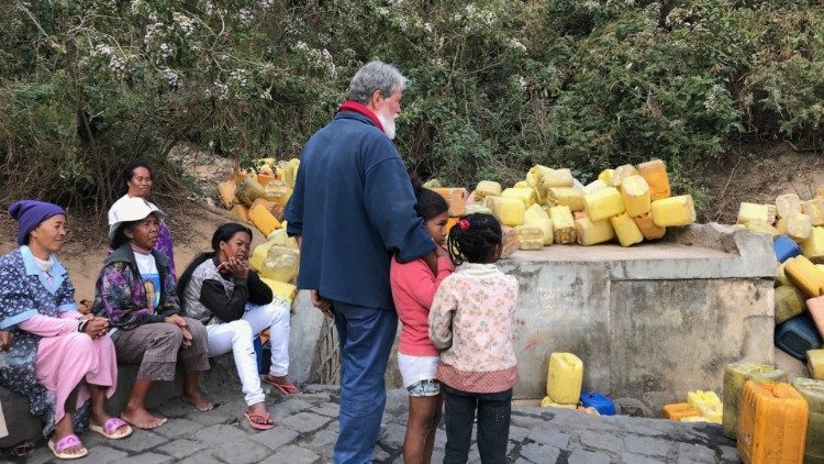 Padre Pedro Opeka ad Akamasoa