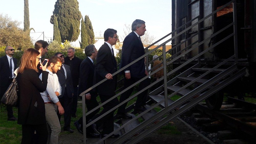 L'ex presidente del Parlamento europeo Antonio Tajani in visita alla Cittadella e al Memoriale (Foto ©Semi di Pace)