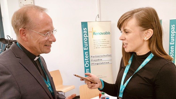 El p. Thomas Schwartz expone los proyectos de Renovabis