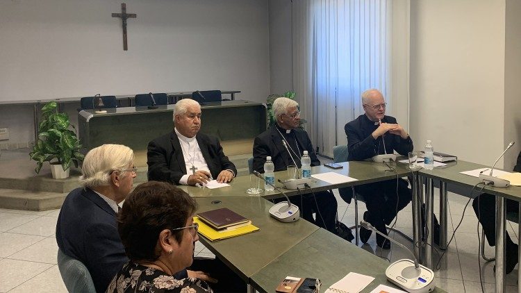 Celam en la CAL. Mons. Rogelio Cabrera, que dirige el Consejo de Asuntos Económicos, el Presidente del Celam, Mons. Miguel Cabrejos y el cardenal Odilo Scherer, primer vicepresidente  