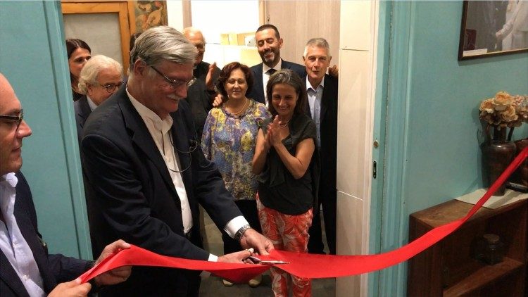 medicina solidale inaugurazione farmacia di strada taglio del nastroOKaem.jpg