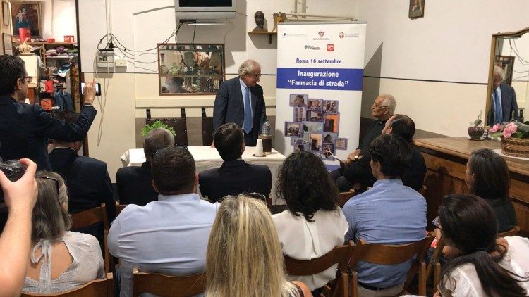 medicina solidale inaugurazione farmacia di stradaOKaem.jpg