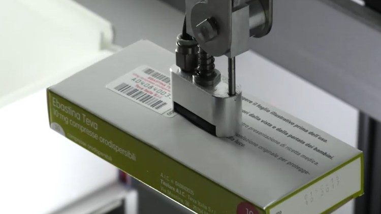 2019.09.18 Braccio automatizato farmacia vaticana 04.jpg