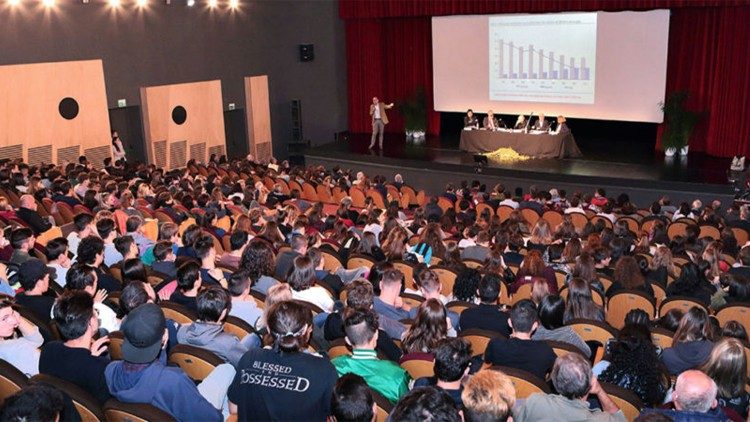 Un incontro di una passata edizione di "Ascoltare, leggere, crescere"