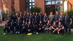 Athletica Vaticana Deutsche Botschaft Gruppenfoto 4.jpg