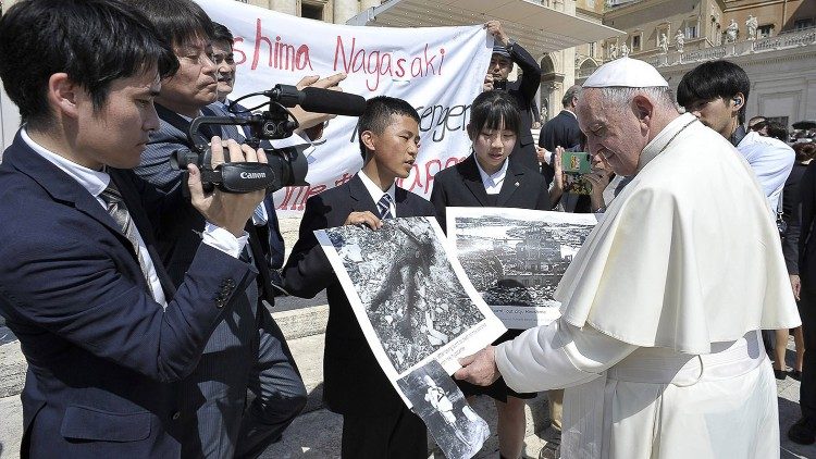 Papa Francisco encontra delegação japonesa no aniversário da bomba atômica