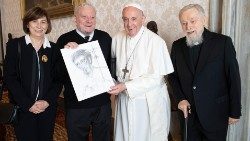 L'equipe responsabile del Cammino Neocatecumenale con il Papa.jpg