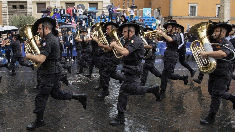 Via Pacis 2019 - banda bersaglieri.JPG